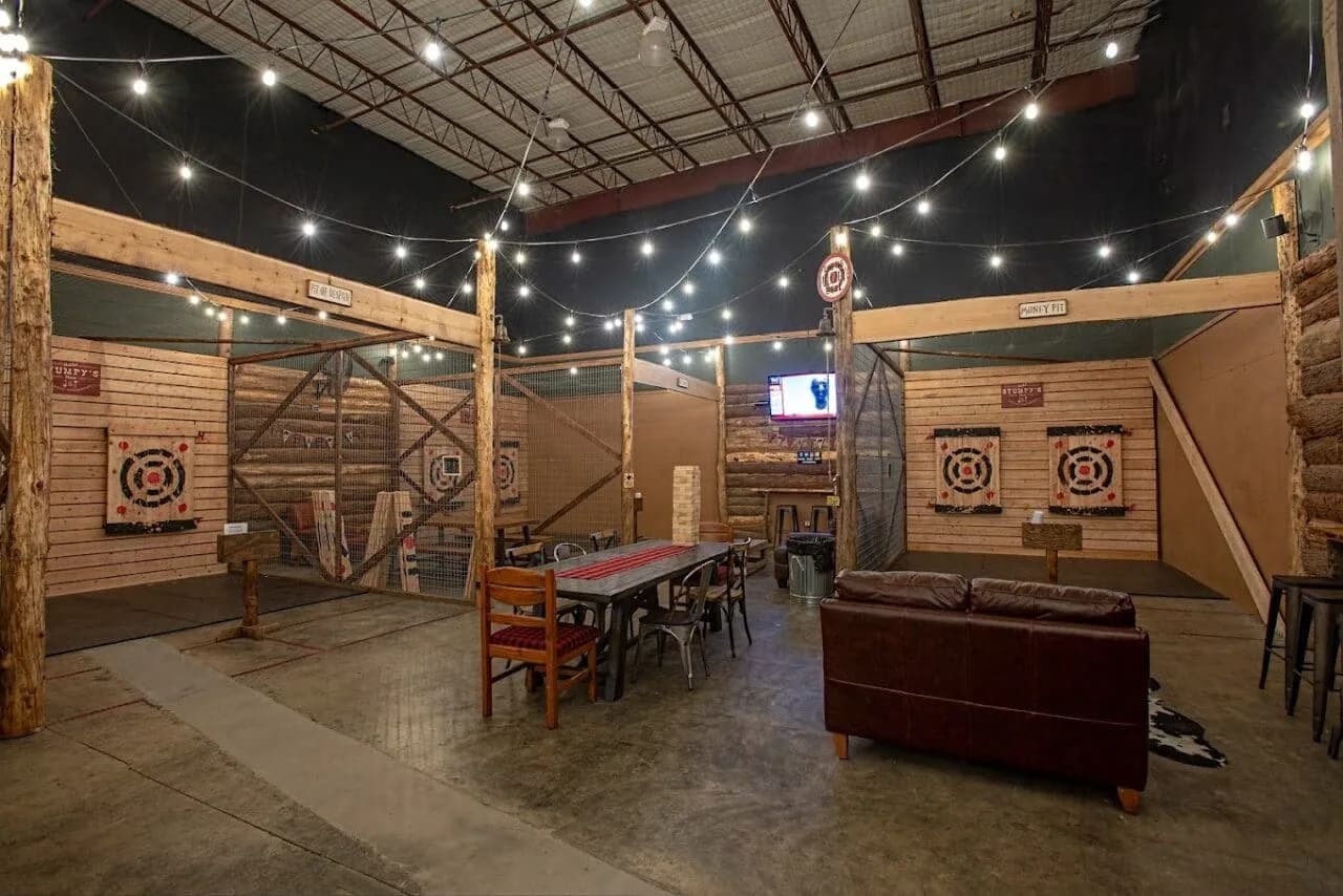Stumpy's Hatchet House Fairfield - Axe Throwing