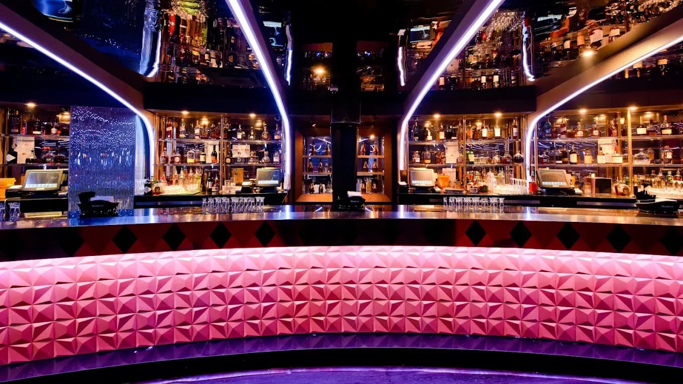 Strand Club