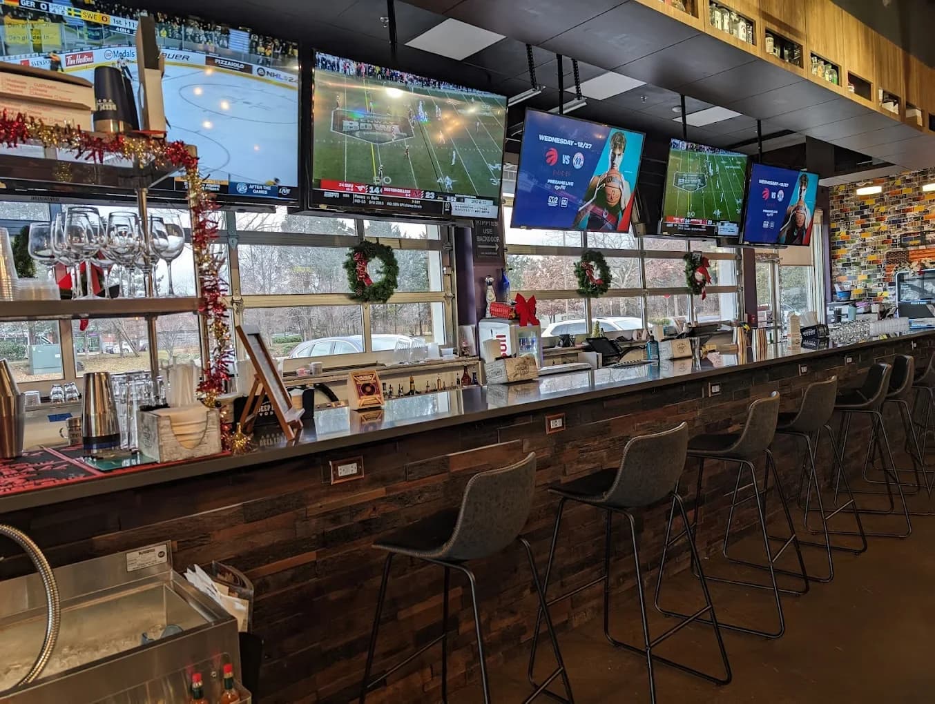 Rai's Pour House