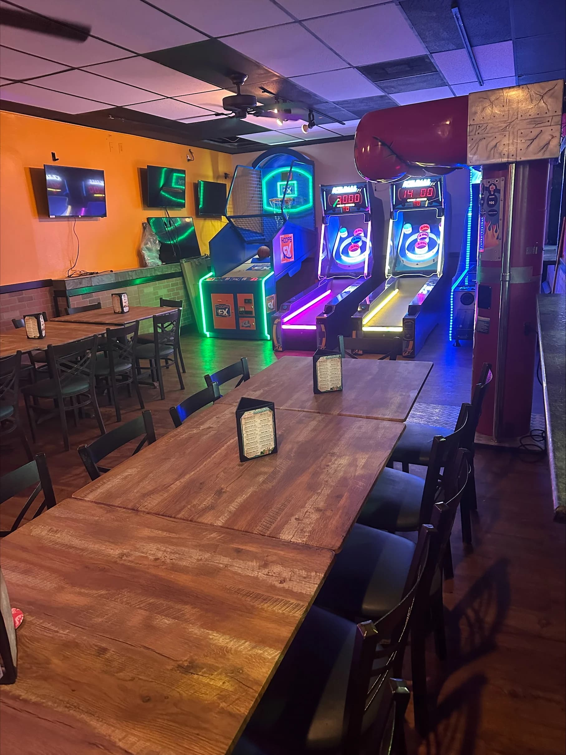 Hogg Daddy's Beach Bar & Grill