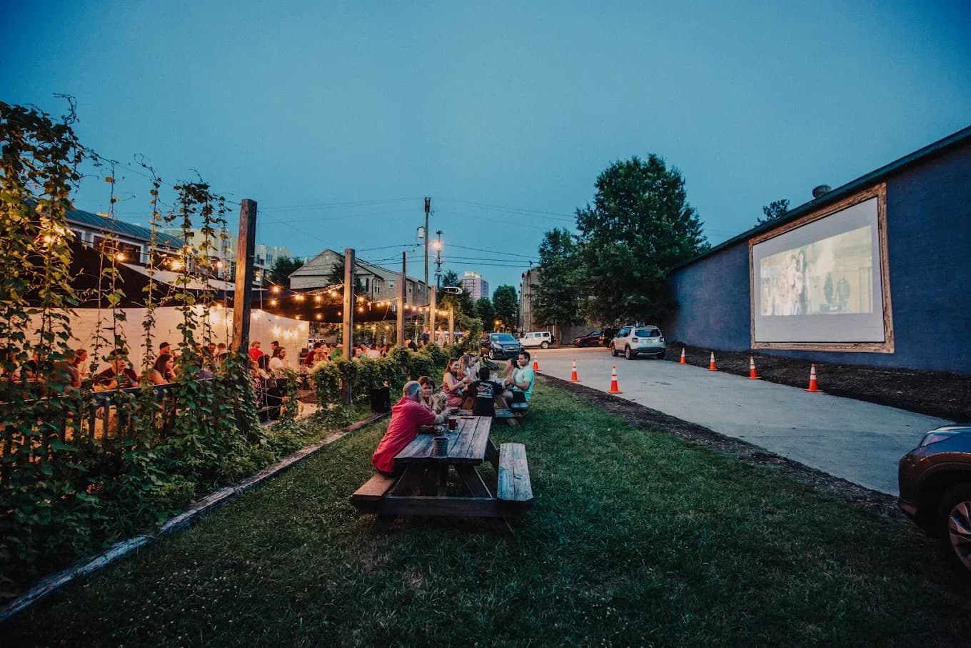 Craft Tasting Room & Growler Shop