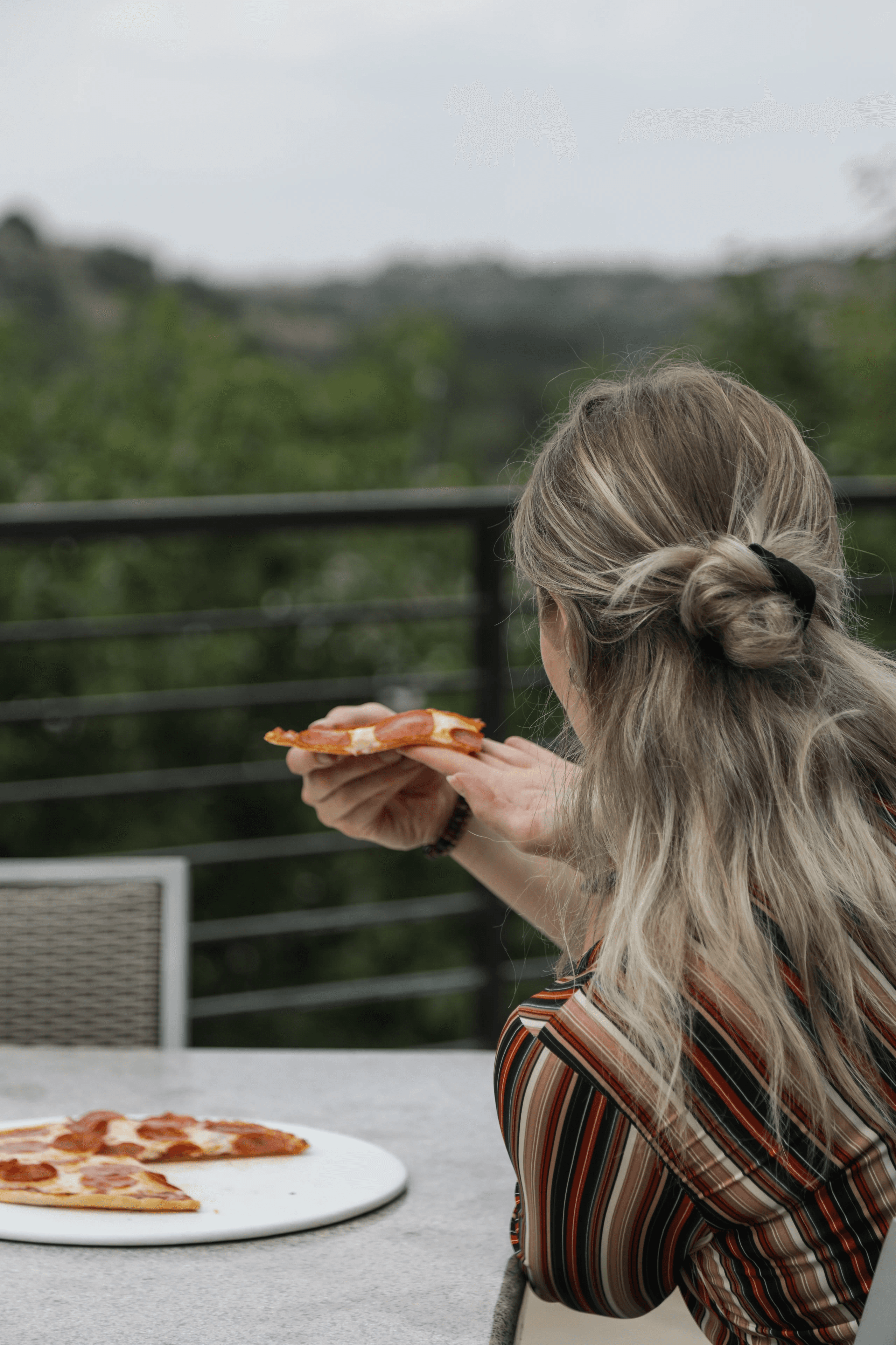Lookout Kitchen Roman Nose