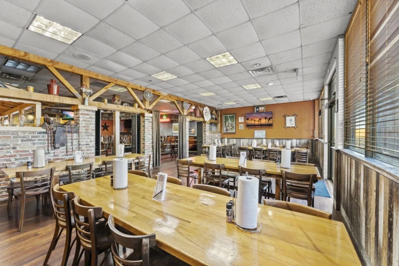 Pok-e-Jo's Smokehouse: Brodie Oaks